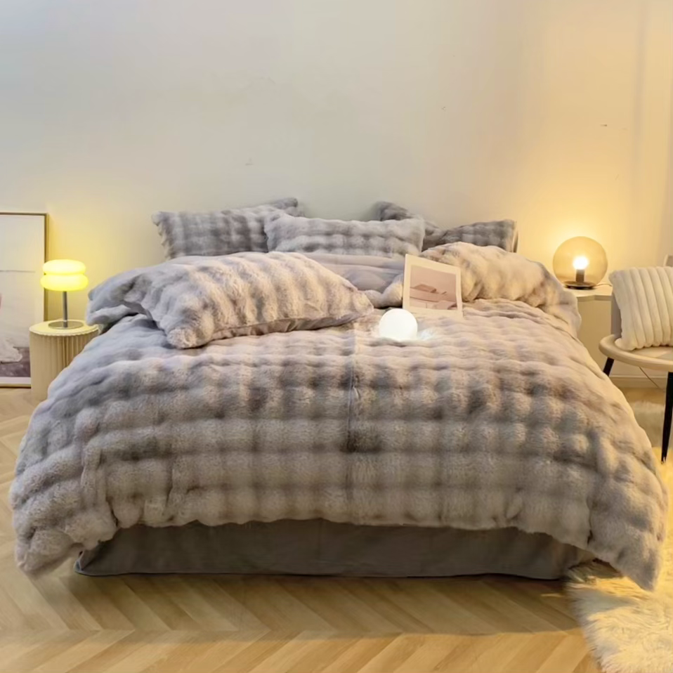 91家纺网 家纺一手货源 找家纺 晚悠家纺 2025新款兔毛绒大泡泡牛奶绒七彩泡泡款四件套 七彩灰