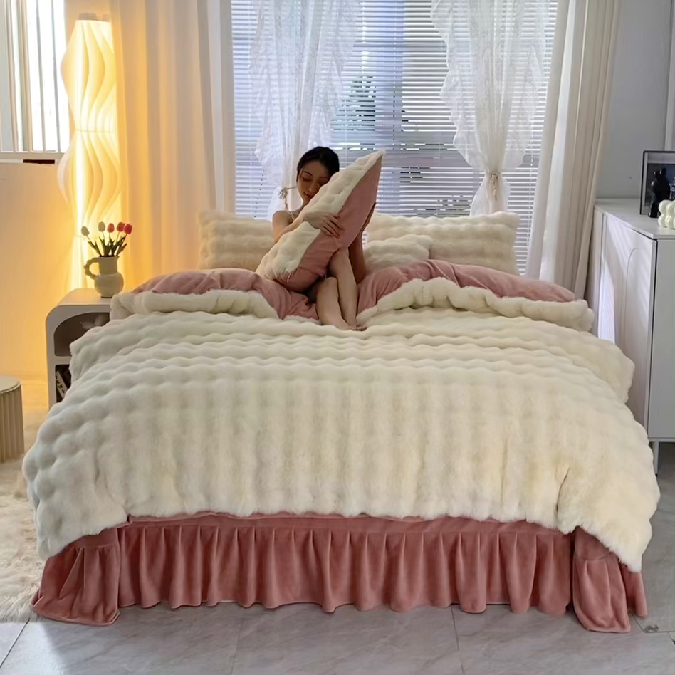 91家纺网 家纺一手货源 找家纺 晚悠家纺 2025新款兔毛绒大泡泡牛奶绒七彩泡泡款四件套 兔毛泡泡-白加咖