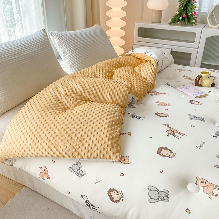 91家纺网 家纺一手货源 找家纺 天瑜家纺 2025新款针织棉豆豆绒大豆被冬被被子被芯 动物乐园