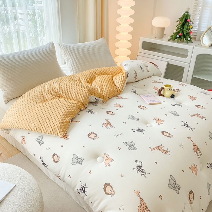 91家纺网 家纺一手货源 找家纺 天瑜家纺 2025新款针织棉豆豆绒大豆被冬被被子被芯 动物乐园