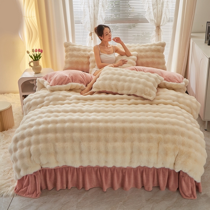 91家纺网 家纺一手货源 找家纺 晚悠家纺 2025新款兔毛绒大泡泡牛奶绒七彩泡泡款四件套 泡泡-奶白粉