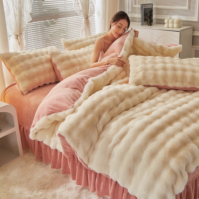 91家纺网 家纺一手货源 找家纺 晚悠家纺 2025新款兔毛绒大泡泡牛奶绒七彩泡泡款四件套 泡泡-奶白粉