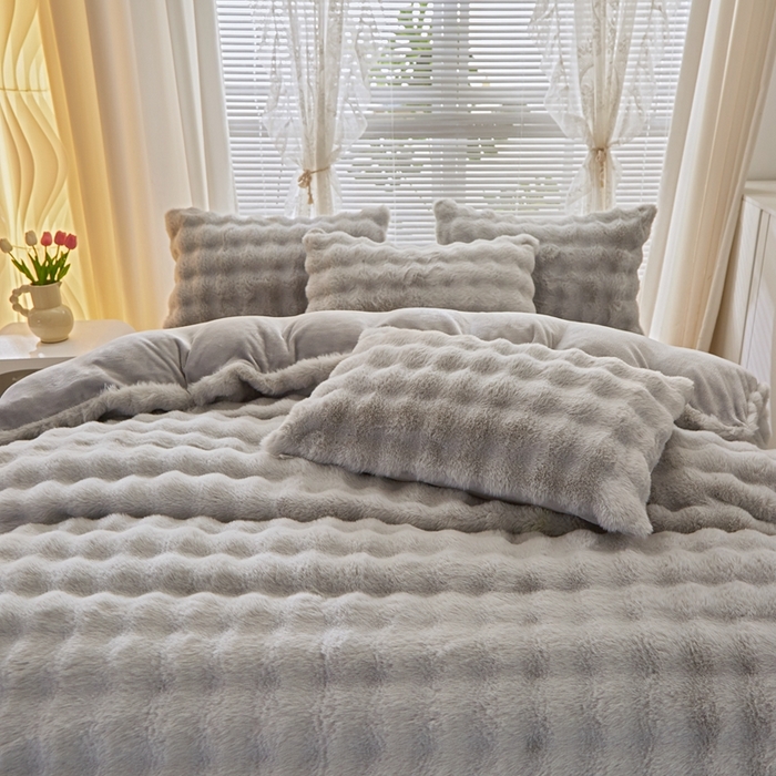 91家纺网 家纺一手货源 找家纺 晚悠家纺 2025新款兔毛绒大泡泡牛奶绒七彩泡泡款四件套 泡泡-浅灰