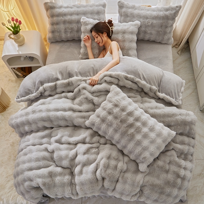 91家纺网 家纺一手货源 找家纺 晚悠家纺 2025新款兔毛绒大泡泡牛奶绒七彩泡泡款四件套 泡泡-浅灰