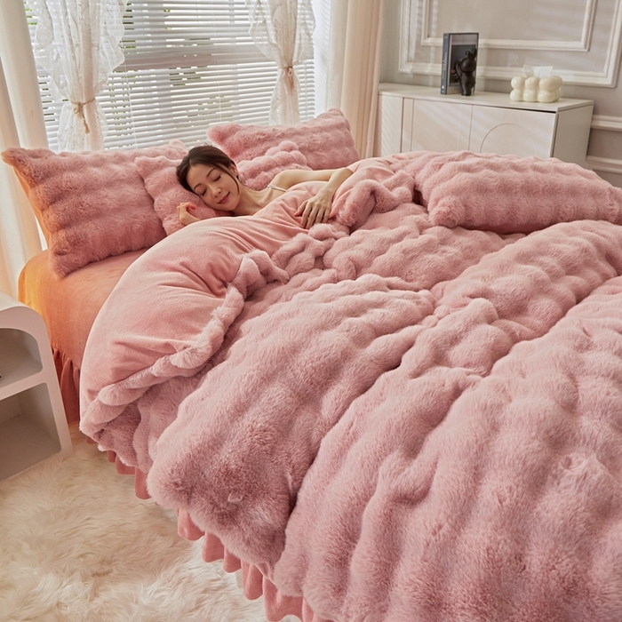 91家纺网 家纺一手货源 找家纺 晚悠家纺 2025新款兔毛绒大泡泡牛奶绒七彩泡泡款四件套 泡泡-粉