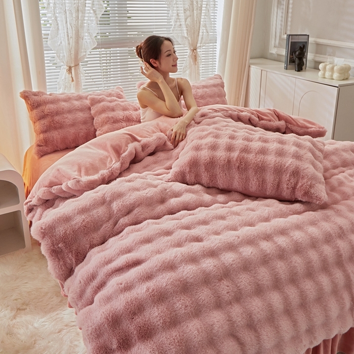 91家纺网 家纺一手货源 找家纺 晚悠家纺 2025新款兔毛绒大泡泡牛奶绒七彩泡泡款四件套 泡泡-粉