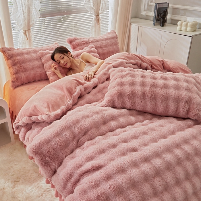 91家纺网 家纺一手货源 找家纺 晚悠家纺 2025新款兔毛绒大泡泡牛奶绒七彩泡泡款四件套 泡泡-粉