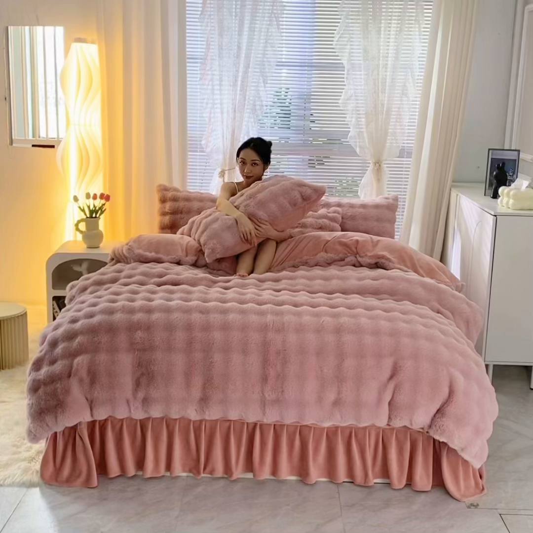 91家纺网 家纺一手货源 找家纺 晚悠家纺 2025新款兔毛绒大泡泡牛奶绒七彩泡泡款四件套 泡泡-粉