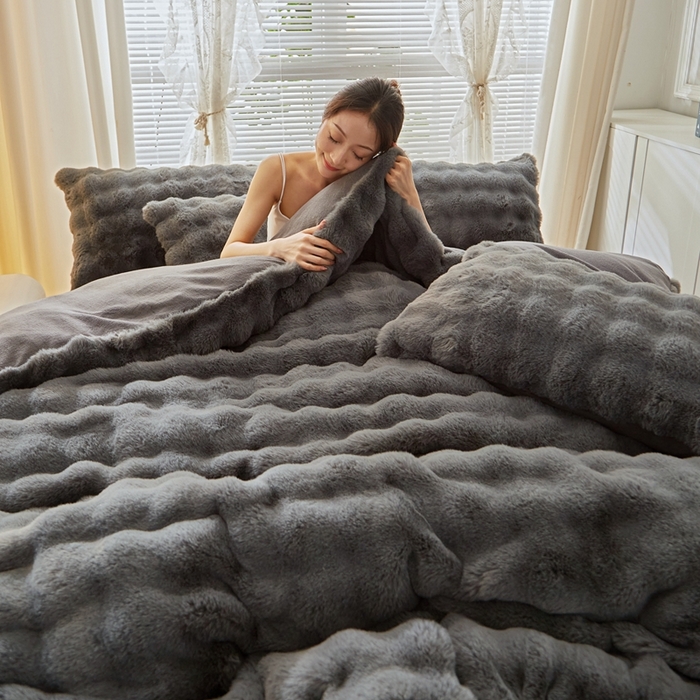 91家纺网 家纺一手货源 找家纺 晚悠家纺 2025新款兔毛绒大泡泡牛奶绒七彩泡泡款四件套 兔毛泡泡-深灰