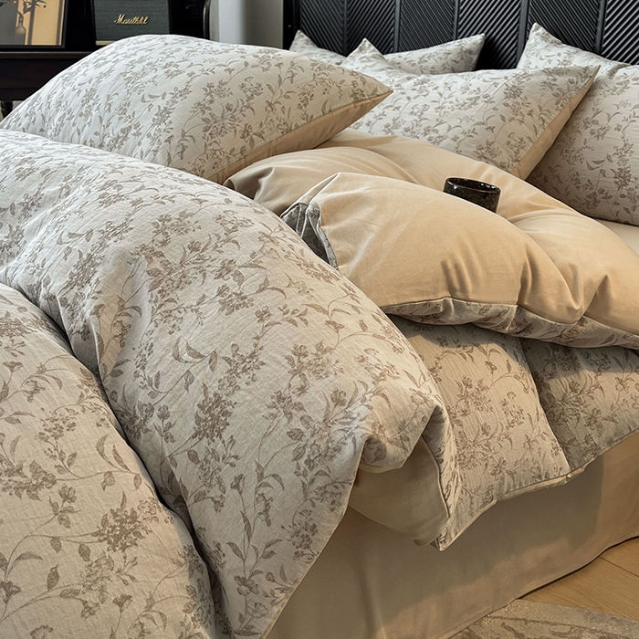 91家纺网 家纺一手货源 找家纺 莱茵家居 2025秋冬新款复古A类简约60S色织大提花磨毛四件套 花络