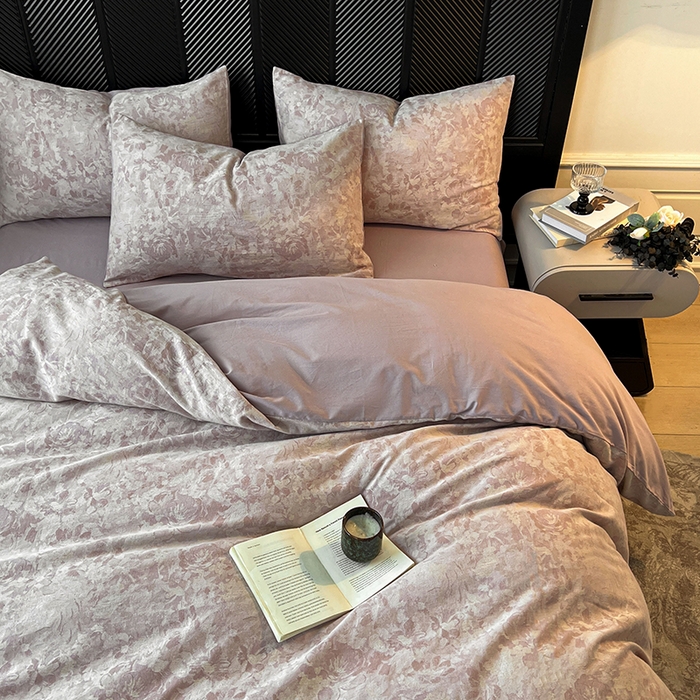 91家纺网 家纺一手货源 找家纺 莱茵家居 2025秋冬新款复古A类简约60S色织大提花磨毛四件套 花汀-旧缬紫