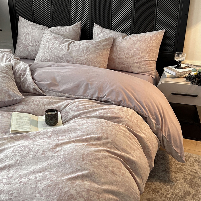 91家纺网 家纺一手货源 找家纺 莱茵家居 2025秋冬新款复古A类简约60S色织大提花磨毛四件套 花汀-旧缬紫