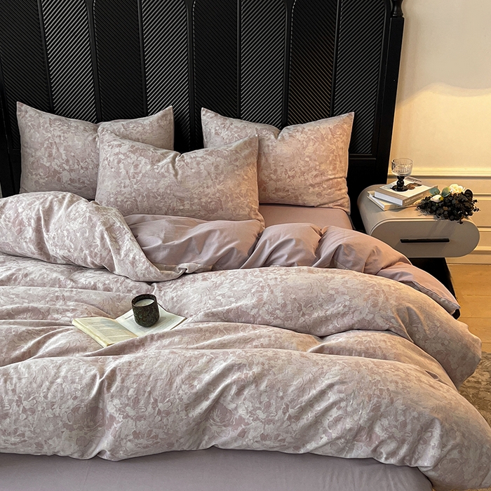 91家纺网 家纺一手货源 找家纺 莱茵家居 2025秋冬新款复古A类简约60S色织大提花磨毛四件套 花汀-旧缬紫