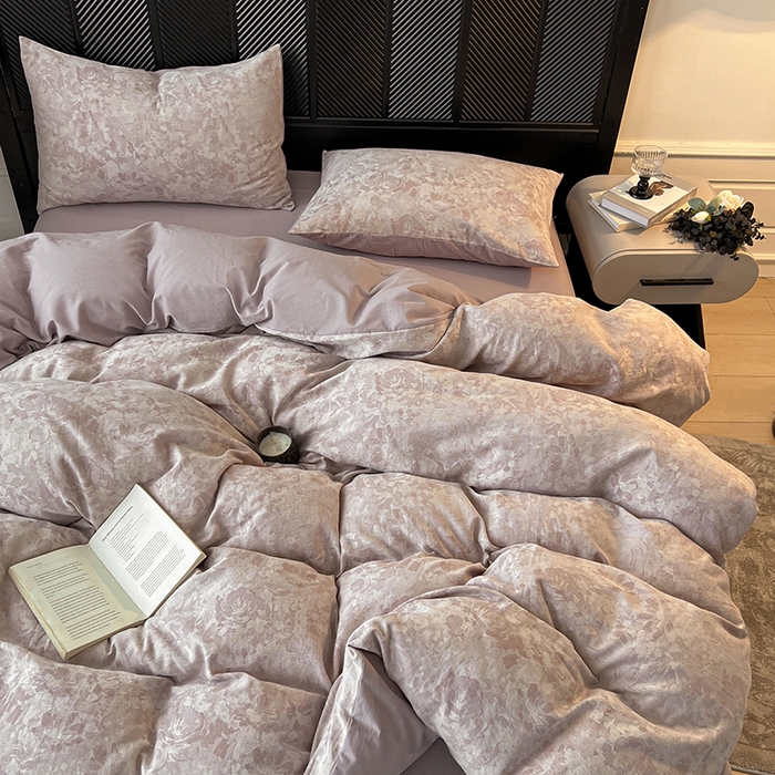 91家纺网 家纺一手货源 找家纺 莱茵家居 2025秋冬新款复古A类简约60S色织大提花磨毛四件套 花汀-旧缬紫