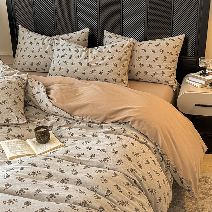 91家纺网 家纺一手货源 找家纺 莱茵家居 2025秋冬新款复古A类简约60S色织大提花磨毛四件套 碎香凝