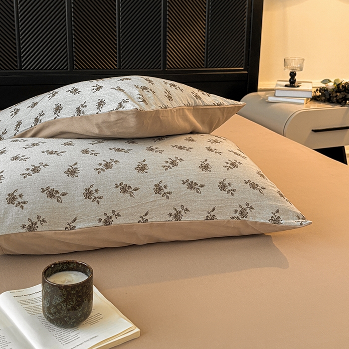 91家纺网 家纺一手货源 找家纺 莱茵家居 2025秋冬新款复古A类简约60S色织大提花磨毛四件套 碎香凝