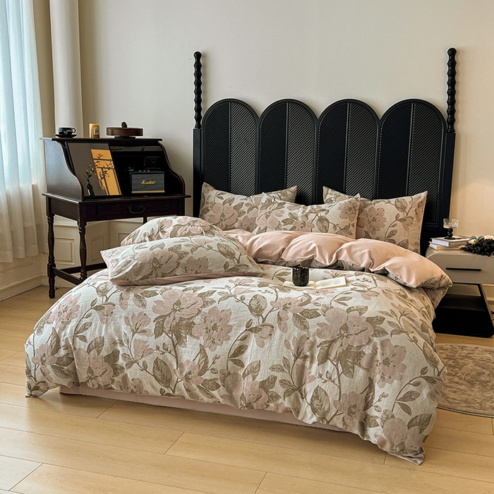 91家纺网 家纺一手货源 找家纺 莱茵家居 2025秋冬新款复古A类简约60S色织大提花磨毛四件套 萦花-栗壳棕