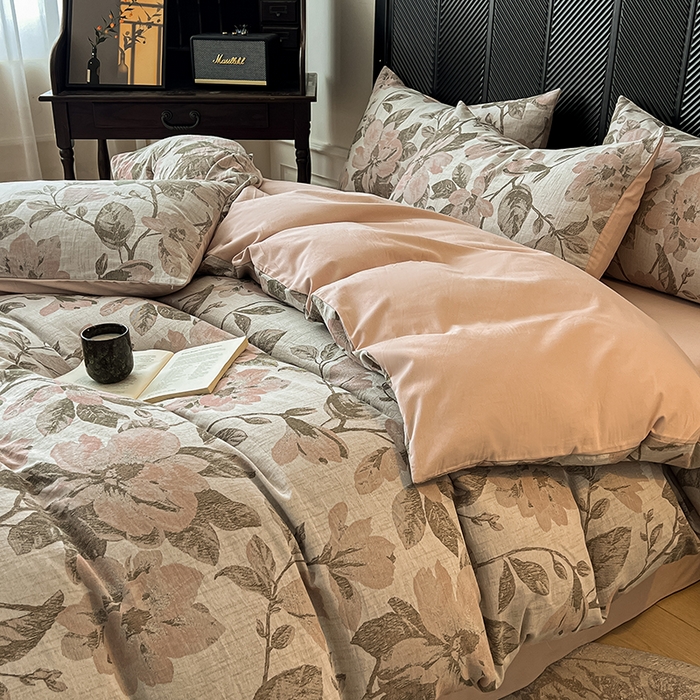 91家纺网 家纺一手货源 找家纺 莱茵家居 2025秋冬新款复古A类简约60S色织大提花磨毛四件套 萦花-栗壳棕