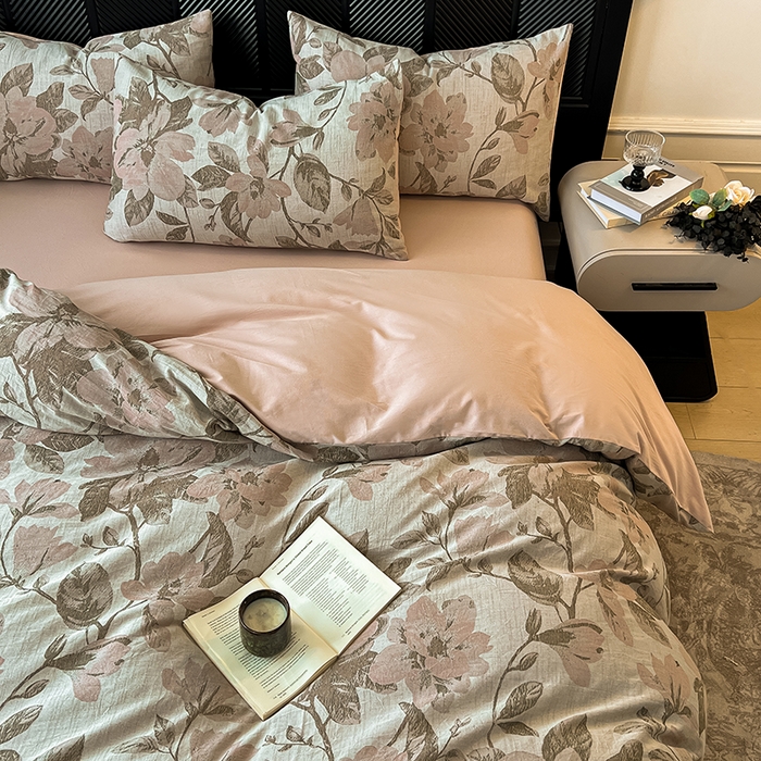 91家纺网 家纺一手货源 找家纺 莱茵家居 2025秋冬新款复古A类简约60S色织大提花磨毛四件套 萦花-栗壳棕