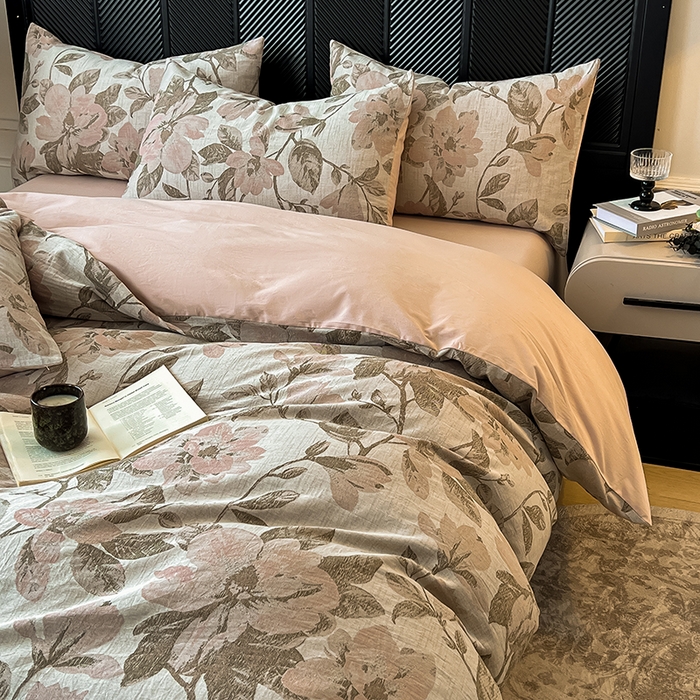 91家纺网 家纺一手货源 找家纺 莱茵家居 2025秋冬新款复古A类简约60S色织大提花磨毛四件套 萦花-栗壳棕