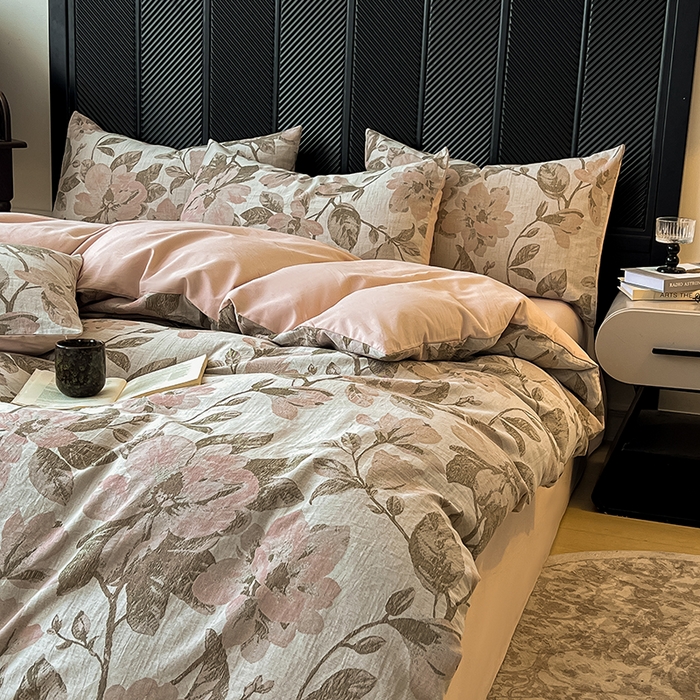 91家纺网 家纺一手货源 找家纺 莱茵家居 2025秋冬新款复古A类简约60S色织大提花磨毛四件套 萦花-栗壳棕