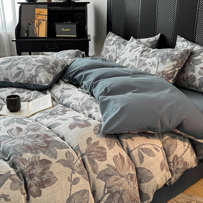 91家纺网 家纺一手货源 找家纺 莱茵家居 2025秋冬新款复古A类简约60S色织大提花磨毛四件套 萦花-青靛蓝