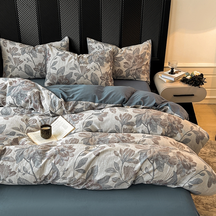 91家纺网 家纺一手货源 找家纺 莱茵家居 2025秋冬新款复古A类简约60S色织大提花磨毛四件套 萦花-青靛蓝