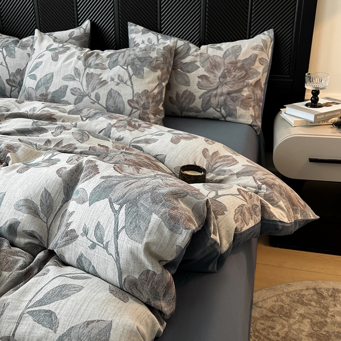 91家纺网 家纺一手货源 找家纺 莱茵家居 2025秋冬新款复古A类简约60S色织大提花磨毛四件套 萦花-青靛蓝