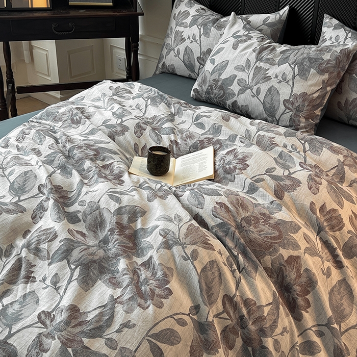 91家纺网 家纺一手货源 找家纺 莱茵家居 2025秋冬新款复古A类简约60S色织大提花磨毛四件套 萦花-青靛蓝