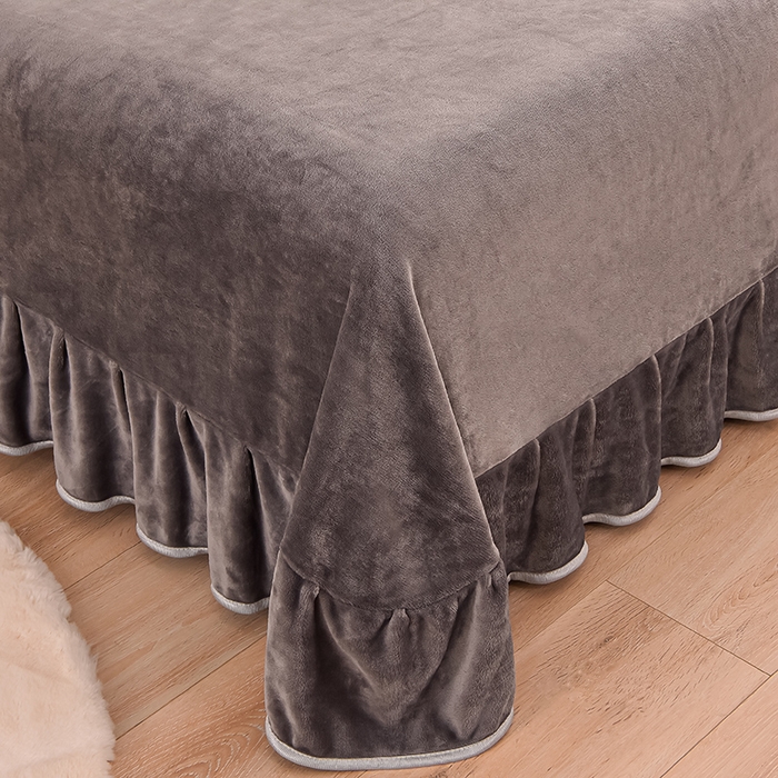 91家纺网 家纺一手货源 找家纺 赫本 2025新品8斤爆品牛奶绒四件套床裙款金雕绒法莱绒四套件 黄金叶 