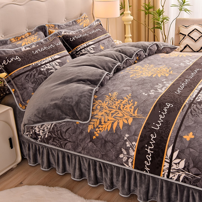 91家纺网 家纺一手货源 找家纺 赫本 2025新品8斤爆品牛奶绒四件套床裙款金雕绒法莱绒四套件 黄金叶 