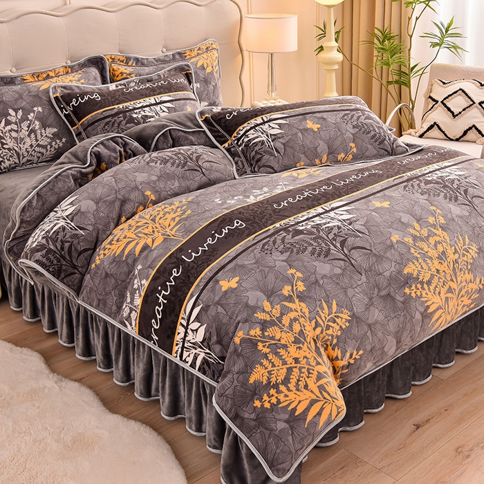 91家纺网 家纺一手货源 找家纺 赫本 2025新品8斤爆品牛奶绒四件套床裙款金雕绒法莱绒四套件 黄金叶 