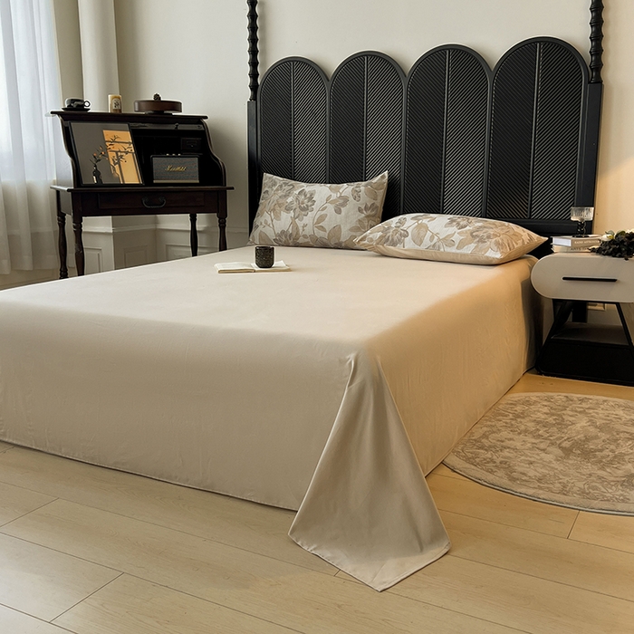 91家纺网 家纺一手货源 找家纺 莱茵家居 2025秋冬新款复古A类简约60S色织大提花磨毛四件套 萦花-亚麻卡