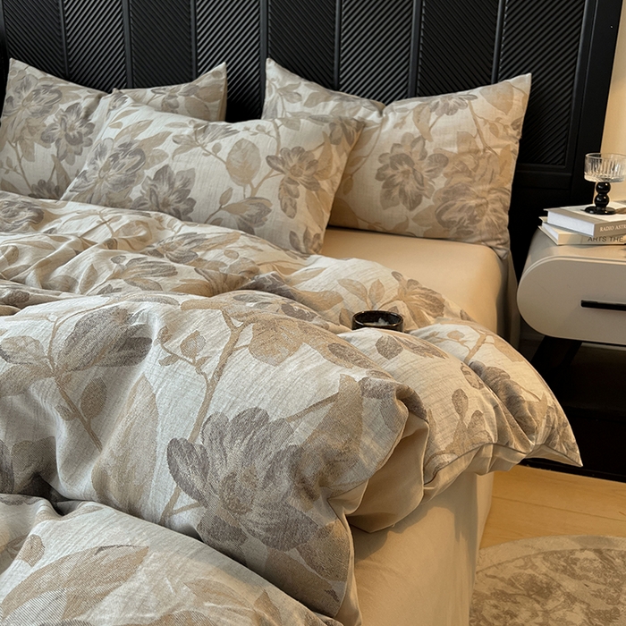 91家纺网 家纺一手货源 找家纺 莱茵家居 2025秋冬新款复古A类简约60S色织大提花磨毛四件套 萦花-亚麻卡