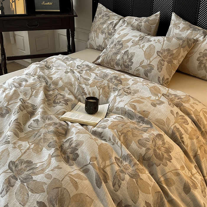 91家纺网 家纺一手货源 找家纺 莱茵家居 2025秋冬新款复古A类简约60S色织大提花磨毛四件套 萦花-亚麻卡