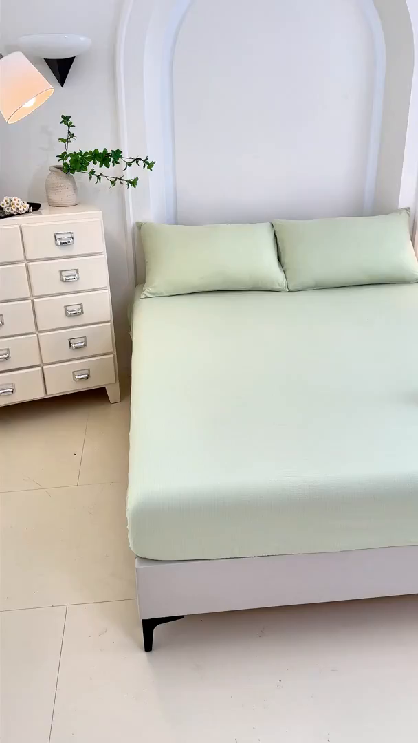 91家纺网 家纺一手货源 找家纺 一诺家居 2025新款A类云感双层纱纯色床笠针织棉母婴级裸睡床笠三件套 量大可优惠 豆蔻绿