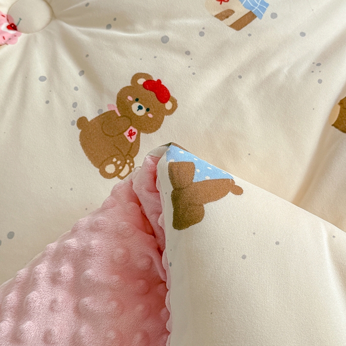 91家纺网 家纺一手货源 找家纺 天瑜家纺 2025新款针织棉豆豆绒大豆被冬被被子被芯 可爱熊粉