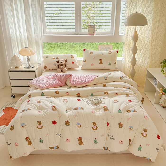 91家纺网 家纺一手货源 找家纺 天瑜家纺 2025新款针织棉豆豆绒大豆被冬被被子被芯 可爱熊粉