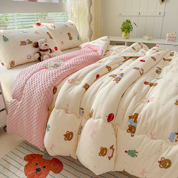 91家纺网 家纺一手货源 找家纺 天瑜家纺 2025新款针织棉豆豆绒大豆被冬被被子被芯 可爱熊粉