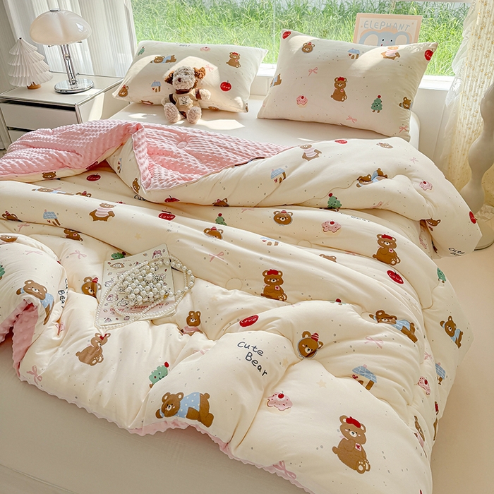 91家纺网 家纺一手货源 找家纺 天瑜家纺 2025新款针织棉豆豆绒大豆被冬被被子被芯 可爱熊粉