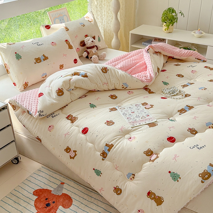 91家纺网 家纺一手货源 找家纺 天瑜家纺 2025新款针织棉豆豆绒大豆被冬被被子被芯 可爱熊粉