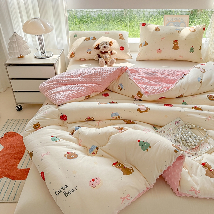 91家纺网 家纺一手货源 找家纺 天瑜家纺 2025新款针织棉豆豆绒大豆被冬被被子被芯 可爱熊粉