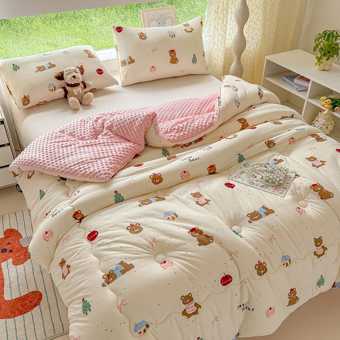 91家纺网 家纺一手货源 找家纺 天瑜家纺 2025新款针织棉豆豆绒大豆被冬被被子被芯 可爱熊粉