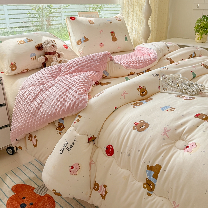 91家纺网 家纺一手货源 找家纺 天瑜家纺 2025新款针织棉豆豆绒大豆被冬被被子被芯 可爱熊粉