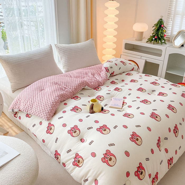 91家纺网 家纺一手货源 找家纺 天瑜家纺 2025新款针织棉豆豆绒大豆被冬被被子被芯 小草莓熊