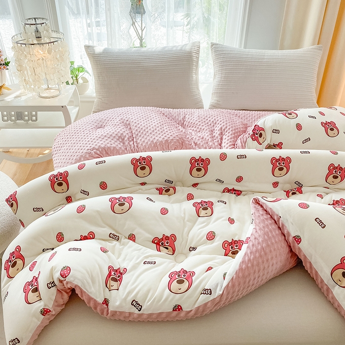 91家纺网 家纺一手货源 找家纺 天瑜家纺 2025新款针织棉豆豆绒大豆被冬被被子被芯 小草莓熊