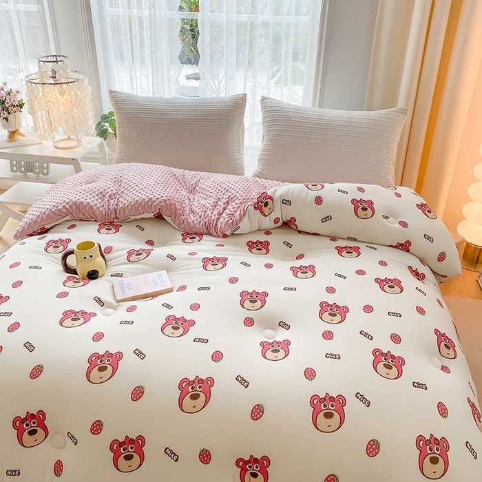 91家纺网 家纺一手货源 找家纺 天瑜家纺 2025新款针织棉豆豆绒大豆被冬被被子被芯 小草莓熊