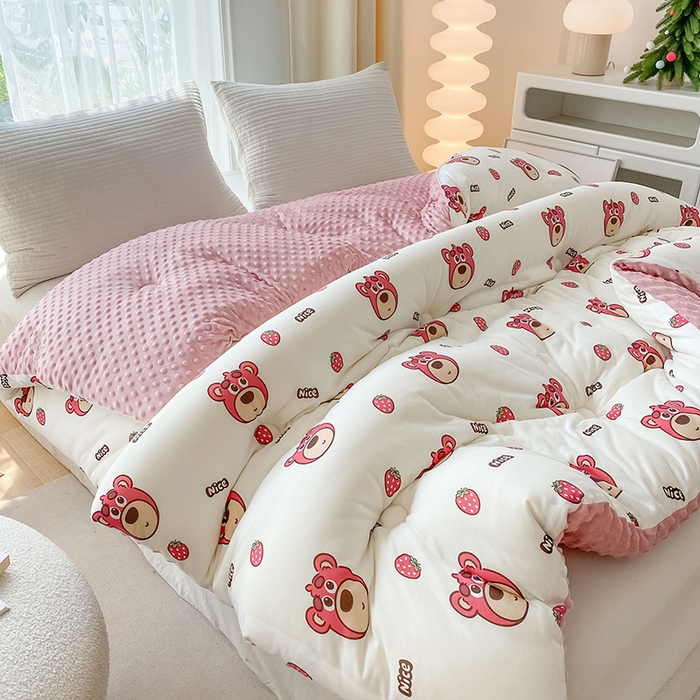 91家纺网 家纺一手货源 找家纺 天瑜家纺 2025新款针织棉豆豆绒大豆被冬被被子被芯 小草莓熊