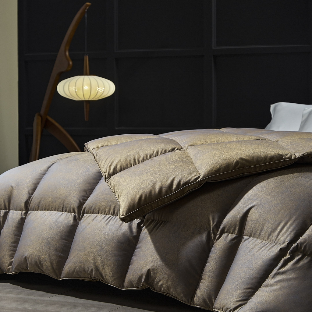 91家纺网 家纺一手货源 找家纺 暖羽屋羽绒馆 2025新款绒子含量95鸭绒  莫代尔混纺95白鸭绒被双人鸭绒 b面 羽绒被子冬被芯 D香之沁 B面效果