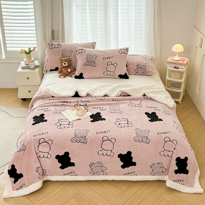 91家纺网 家纺一手货源 找家纺 欧邦 2025新款A类舒棉绒毛毯盖毯毯子-可可熊 可可熊-浅粉